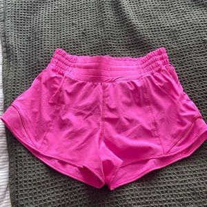 Lululemon Hotty Hot Shorts 2.5”
